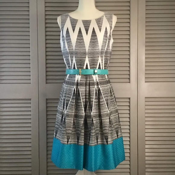 Tahari Dresses & Skirts - Tahari Arthur S Levine Sleeveless Dress Size 6